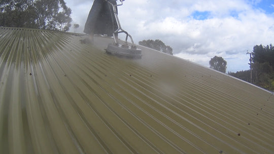 High pressure cleaning before repaint colorbond roof